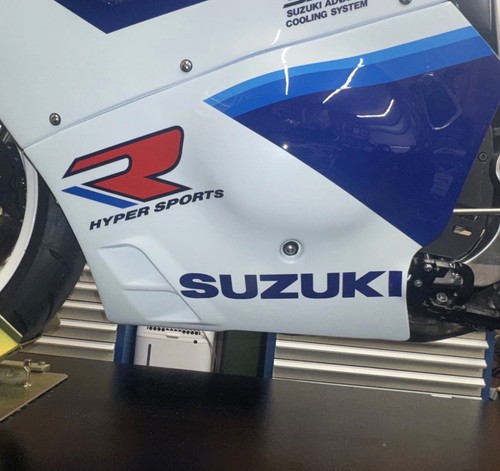 Two replica suzuki motorbike - suzuki,